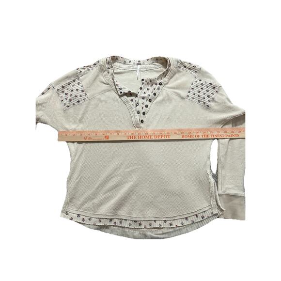 Free People Top Women’s Size XS Ivory Heart to Heart Floral Muslin Slouch Henley - Picture 4 of 10